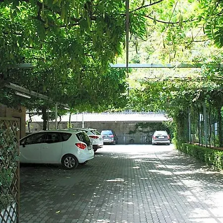 מלון Ristorante Protti 2*